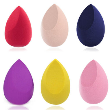 Diagonally Cut Heart-Shaped Powder Puff – Blend with Precision